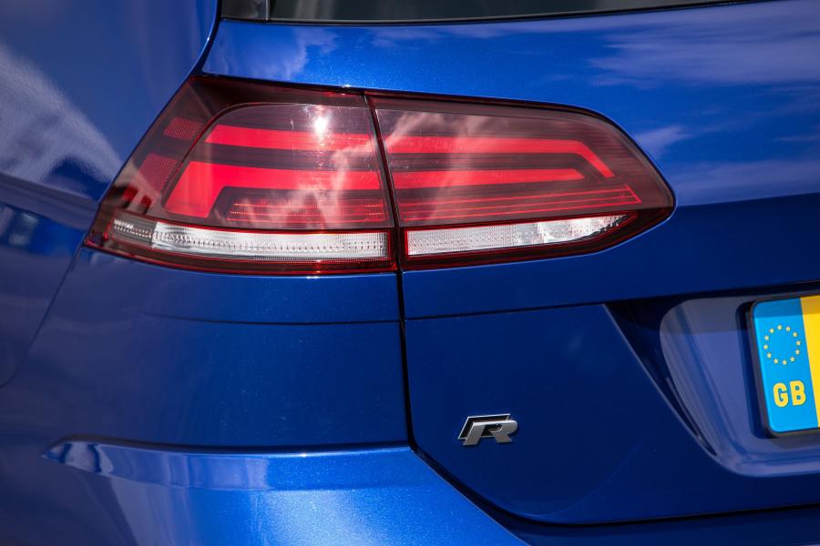 Детали экстерьера Volkswagen Golf R Estate 2017 года  (UK) (фото 8 из 31)